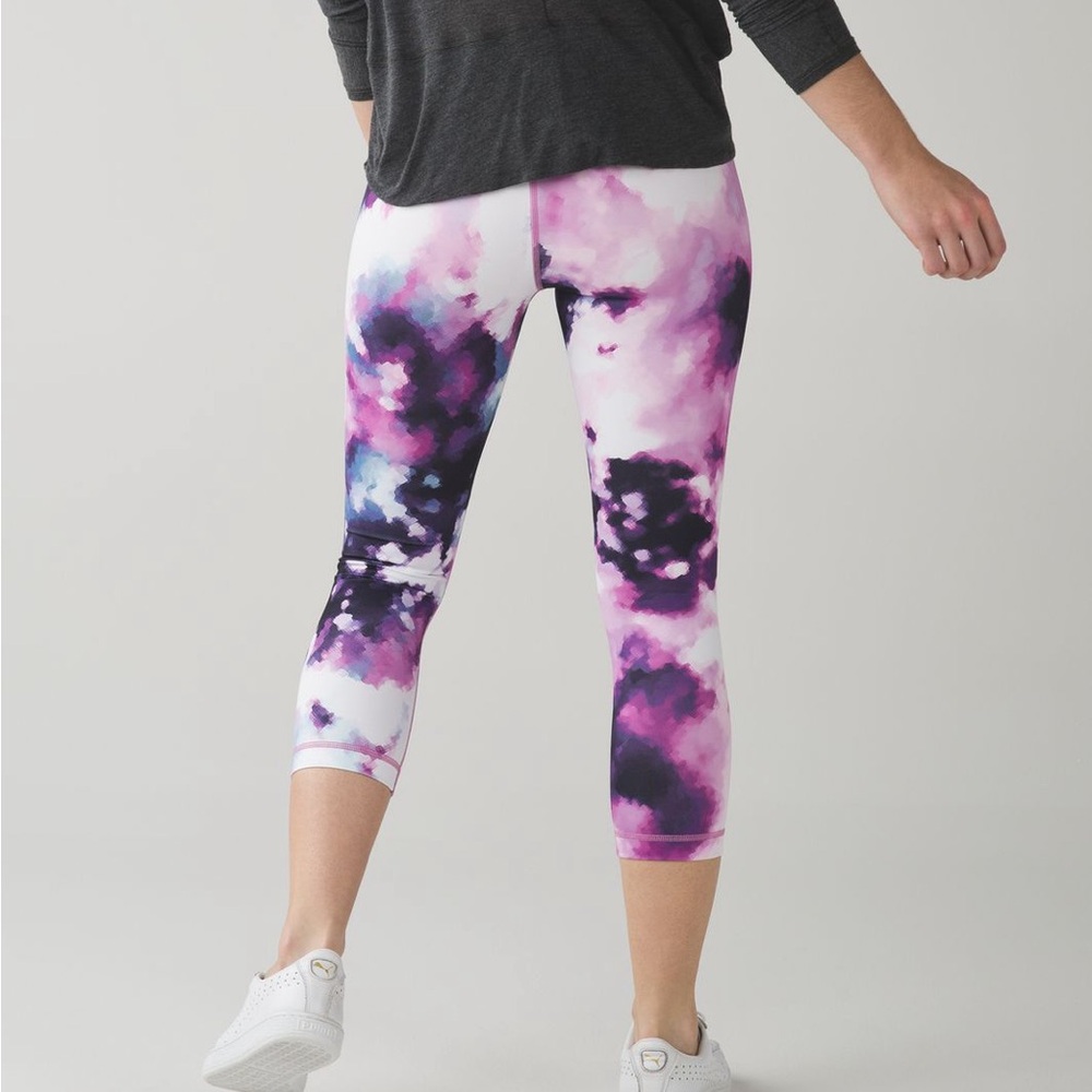 Lululemon Wunder Under Crops in the "Blooming Pixie - Picture 4 of 9